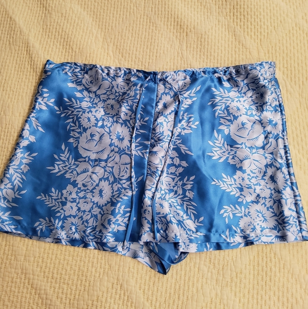 August Moon Silk Pajama Shorts Size M